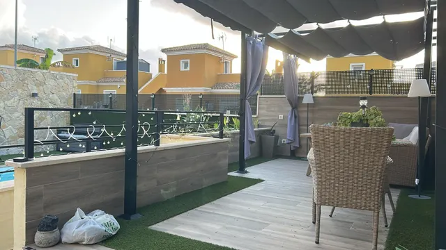 Bungalow Reformado en Montesol: Naturaleza y Confort — 6