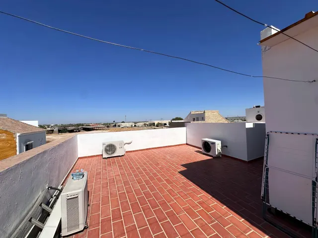 CASA EN LA PUEBLA DE CAZALLA — 38