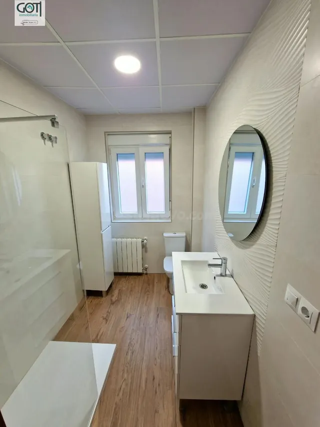 Amplio y Luminoso Piso en el Corazón de Granada por €900 — 4