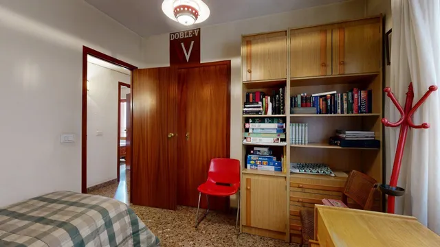 Amplia Vivienda en Avenida César Augusto con Garaje — 18