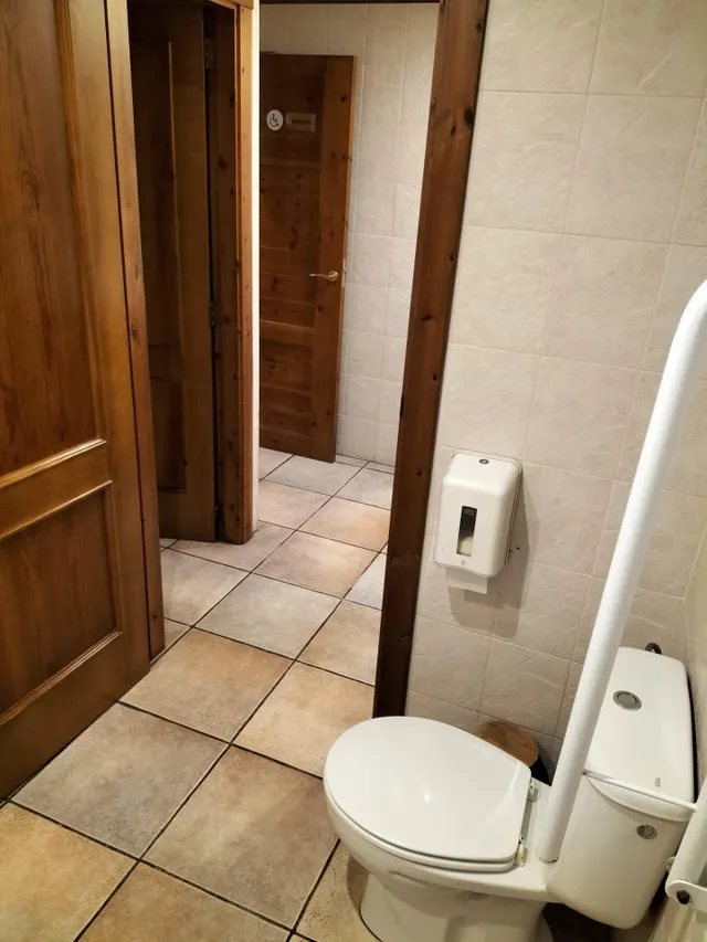 EN VENTA LOCAL COMERCIAL CON INQUILINOS — 28