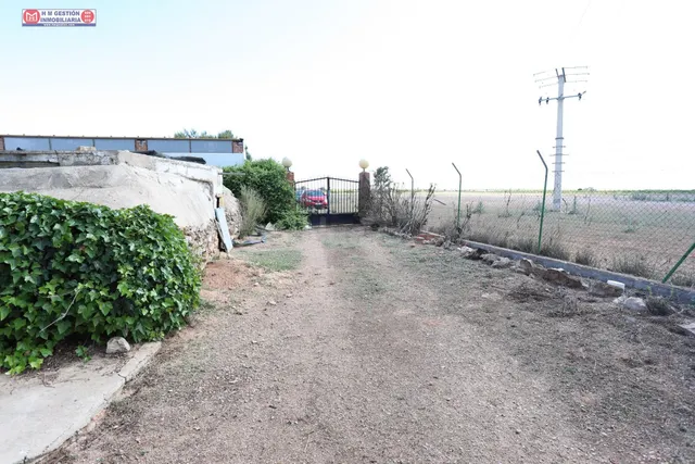 CHALET A LA VENTA JUNTO A ALAMEDA DE CERVERA