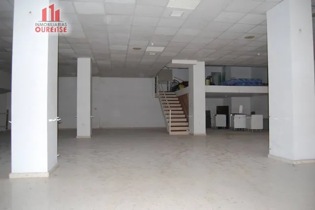 AMPLIO LOCAL COMERCIAL EN EL VEINTIUNO — 9