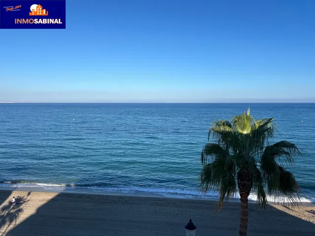 Impresionante Piso en Primera Línea de Playa en La Romanilla, Roquetas de Mar por €310.000 — 40