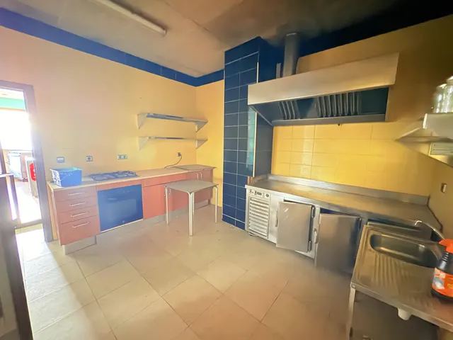 LOCAL ACONDICIONADO EN TORAL DE LOS VADOS — 9