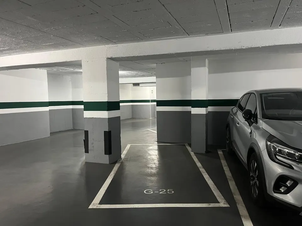 Plaza de parking en venta en calle Sardenya, Barcelona: 7,09 m2 en sótano con fácil acceso