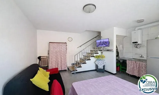 Encantadora casa con piscina comunitaria en zona tranquila d - foto 3