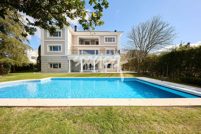 Villa de Lujo en Urbanización cerrada — 3