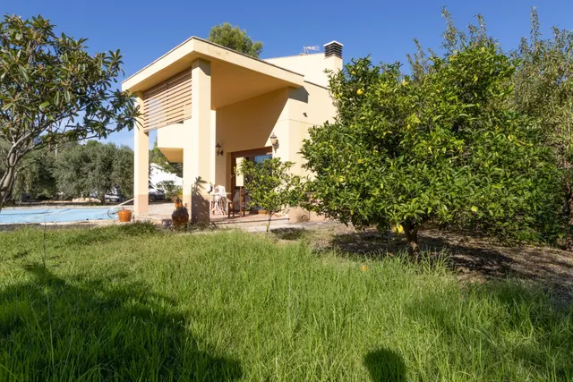 Espectacular Chalet en Mont-Roig del Camp con Piscina y Amplio Jardín — 2