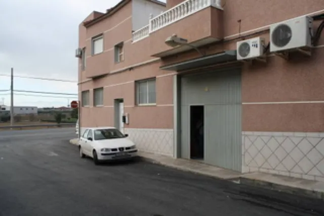¡¡¡ PRECIO REBAJADO !!! Local comercial en planta baja de 432 m2. — 10