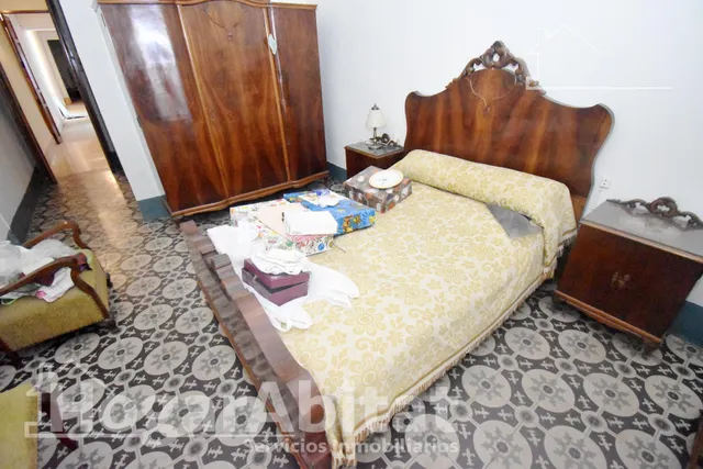 ¡Hazla a tu gusto! Gran casa para reformar con terraza y balcón, cerca del ayuntamiento — 25