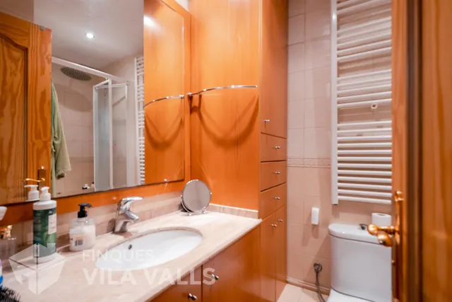 PISO CÉNTRICO CON BALCÓN, AMPLIOS ESPACIOS Y TERRAZA COMUNITARIA — 12
