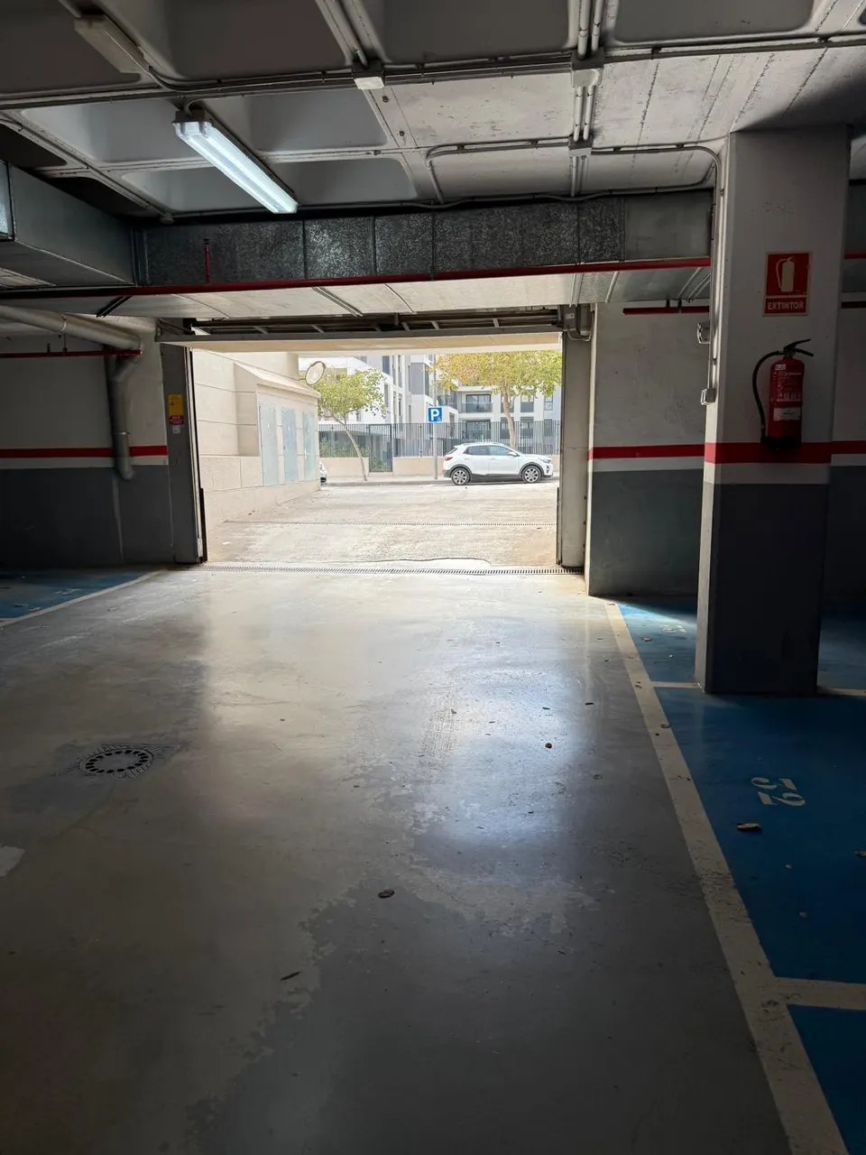 Alquiler de Plaza de Garaje en PAU I - ¡Tu vehículo seguro y a un precio increíble!