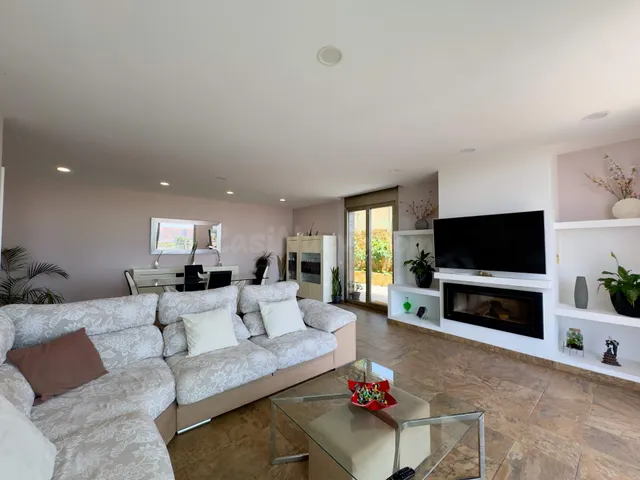 Impresionante casa con vistas panorámicas únicas, piscina y 