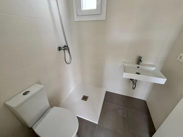 Moderno Apartamento en Fuengirola con Vistas y Amplias Zonas Comunes por €310,000 — 33