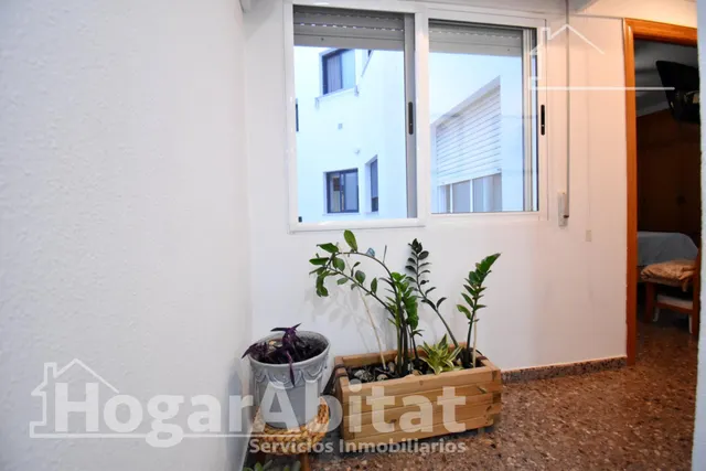 Confort y vistas al mar en este espacioso piso con balcón, gran garaje y trastero junto a la playa — 33