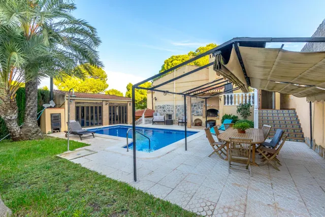 CHALET CON 800 PISCINA PRIVADA, GARAJE Y SAUNA — 2