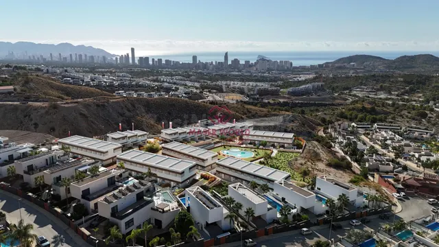Modernas casas adosadas de 3 dormitorios en venta en Balcón  - foto 2