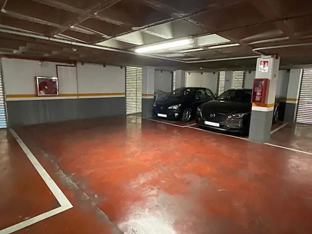 ¡OLVÍDATE DE BUSCAR APARCAMIENTO! PLAZA TOP EN CARRÚS OESTE — 4