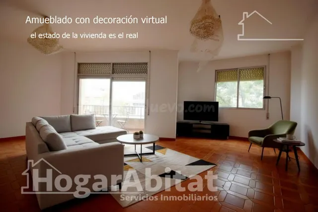 ¡OPORTUNIDAD PARA INVERSORES! GRAN EDIFICIO CON DOS VIVIENDAS INDEPENDIENTES, DOS TERRAZAS Y PARCELA — 4