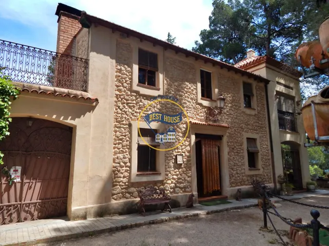 EXCLUSIVA VILLA EN COCENTAINA CON GRAN PARCELA Y BONITA PISCINA. — 13