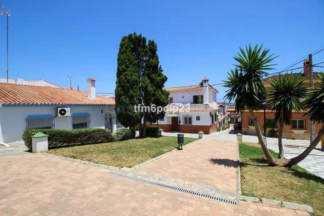 Casa-Chalet en Venta en Pueblo Nuevo De Guadiaro Cádiz - foto 3