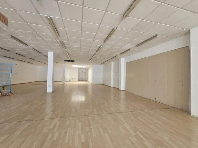 LOCAL COMERCIAL EN UBICACIÓN ESTRATÉGICA - foto 5