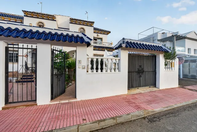Las Chismosas - Adosado en esquina con 3 dormitorios, jardín al sur y piscina comunitaria — 28