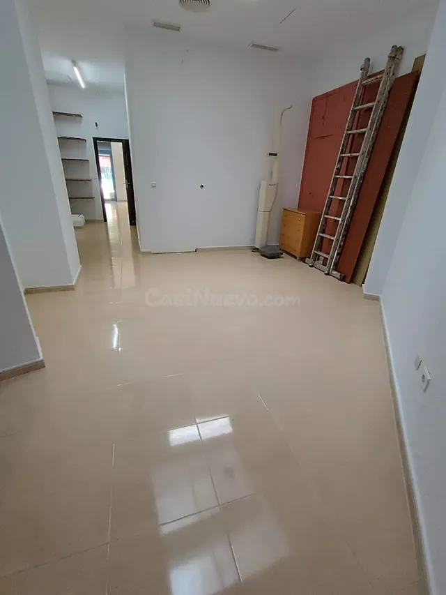 SE VENDE LOCAL COMERCIAL — 5