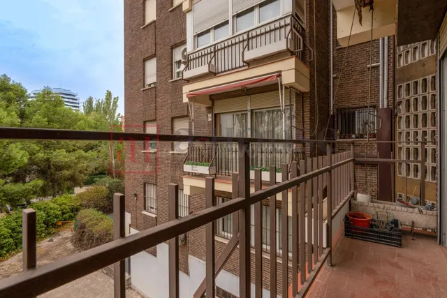 PISO EXTERIOR CON PISCINA  Y PLAZA DE GARAJE EN EL BARRIO DE ESTRELLA — 5