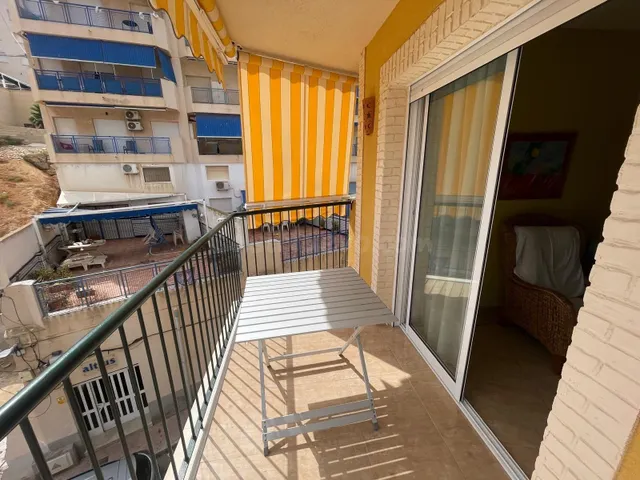 Amplio y luminoso apartamento en la zona del Faro - foto 2