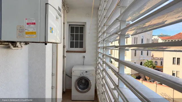 Amplia vivienda de 4 habitaciones con terraza acristalada, chimenea y aparcamiento — 11