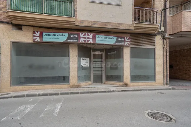 LOCAL COMERCIAL SAN BENITO