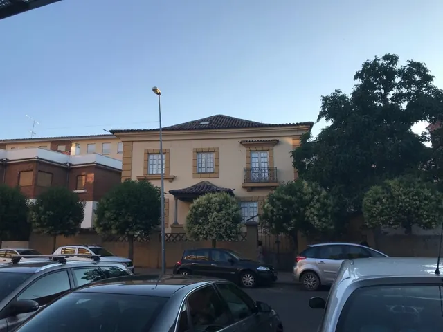 IMPRESIONANTE CASA EN EL CENTRO DE VALENCIA DE DON JUAN, IDEAL NEGOCIO. EN PERFECTO ESTADO. — 48
