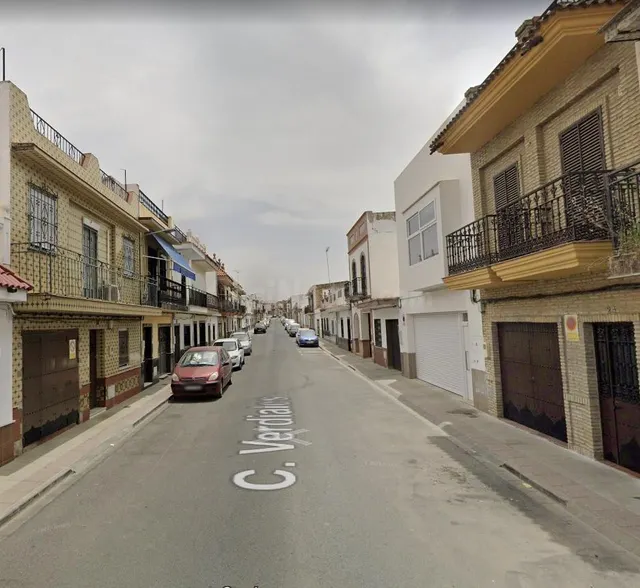 CASA EN DOS HERMANAS