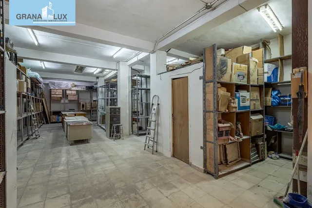 Estos dos grandes locales en pleno centro de Granada ofrecen una oportunidad única para tu negocio. — 5