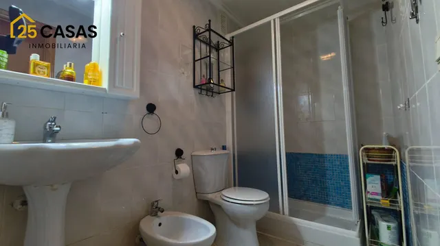 Piso exterior a 200 m de la playa con parking en urbanización cerrada — 23