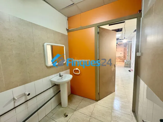 Local en venta – Carrer Magnet, Manresa (Centro) - foto 3