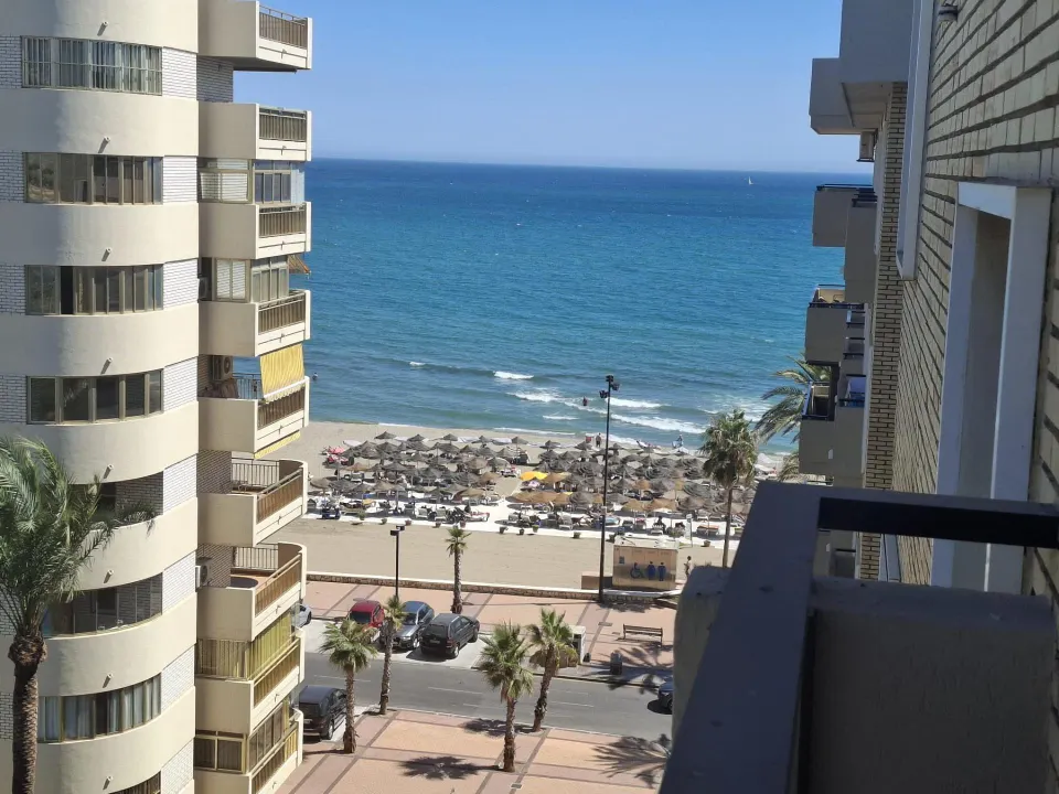 apartamento reformado  con vistas laterales al mar en los boliches