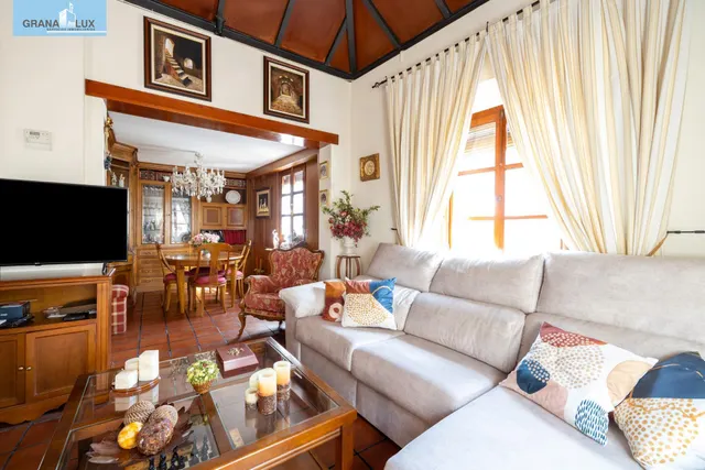 GRAN CASA EN ALBAICÍN BAJO. — 33