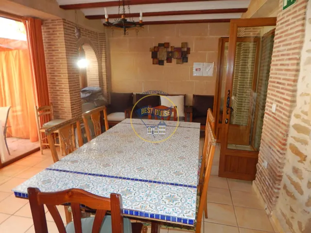 OPORTUNIDAD, CASA REFORMADA CON PISCINA Y OTRAS COMODIDADES. — 24