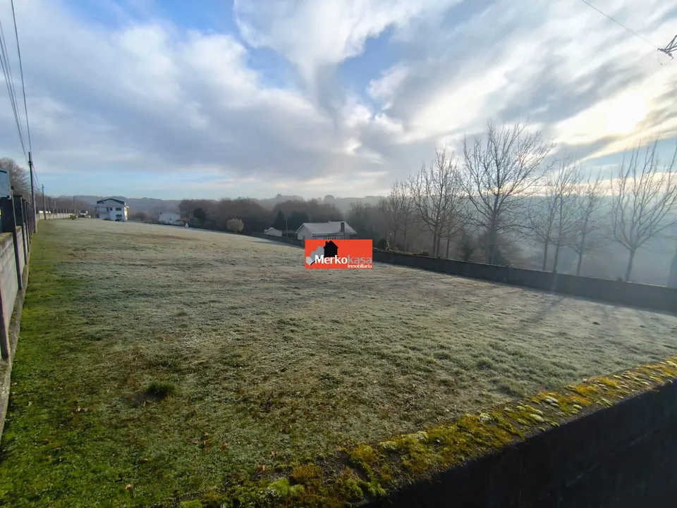 SE VENDE FINCA EDIFICABLE CERCA DE LUGO