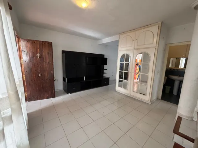 Oportunidad en Los Altos: Bungalow de 2 dormitorios con jardín privado y solárium — 11