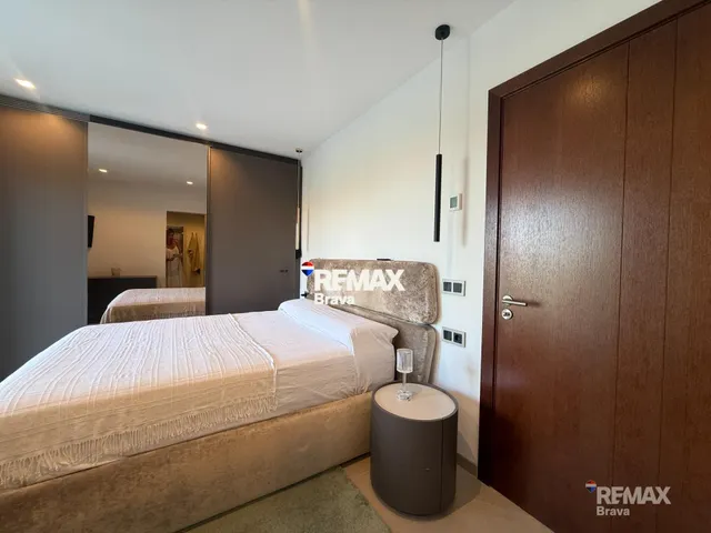 Preciosa casa independiente con pisicna — 22