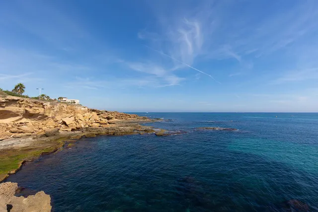 Apartamento de dos dormitorios con vistas la mar — 26