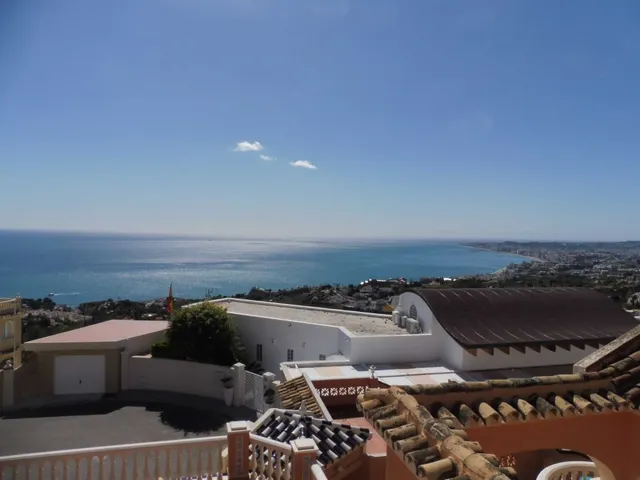 Villa grande con mucho potencial y vistas al mar zona Estupa Budista, Benalmádena — 31