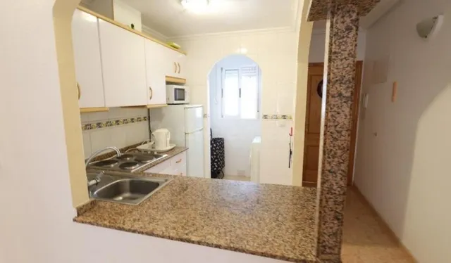 Apartamento de 2 dormitorios en Torrevieja, Alicante (Costa Blanca) — 4