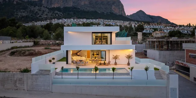 Villa 3 habitaciones 311m² en venta - Casco urbano — 36