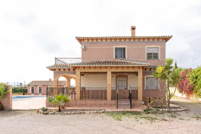 Espectacular chalet con piscina y gran jardín en Albatera — 22