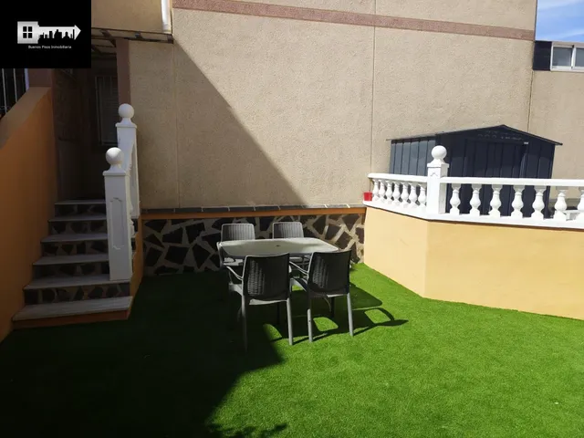 Bungalow pareado con dos terraza, solárium y sótano en Gran Alacant. — 19